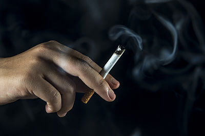 Am Arbeitsplatz Zigarettenrauch ausgesetzt – dagegen klagen?