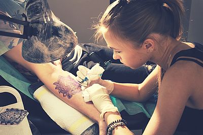 Welche Tattoos sind verboten? – Grenzwertiger Körperschmuck